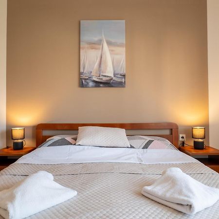 Apartment Wish - Two Bedrooms With 2 Ac Renewed Pag Town Exteriör bild