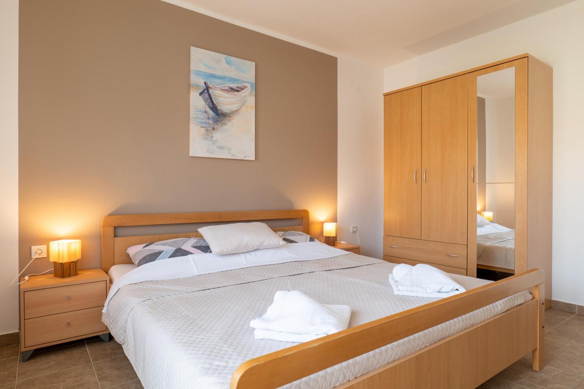 Apartment Wish - Two Bedrooms With 2 Ac Renewed Pag Town Exteriör bild